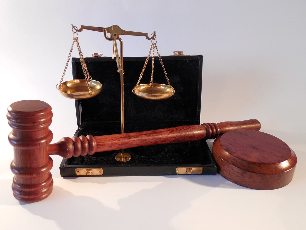 ¿Qué diferencias hay entre antecedentes penales y antecedentes policiales?